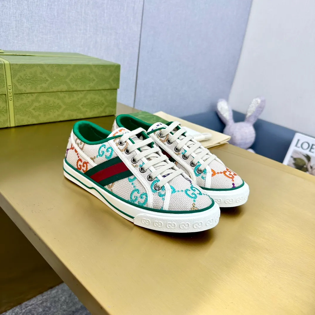 👟👟Ex-factory price 440👟👟 GUCCI 2020 latest classic 1977 low-top double G canvas shoes, original purchase, 1:1 development, original lasting process. Size: 35-45/45. Customized items are non-returnable and must be paid first. . ...new version complete package...